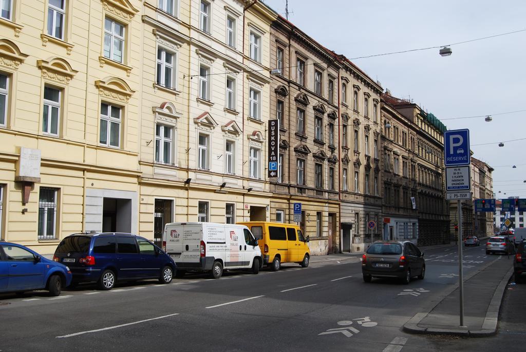 Duskova Apartments براغ المظهر الخارجي الصورة