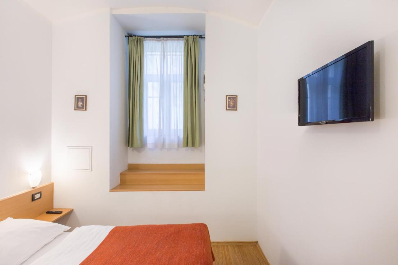 Duskova Apartments براغ المظهر الخارجي الصورة