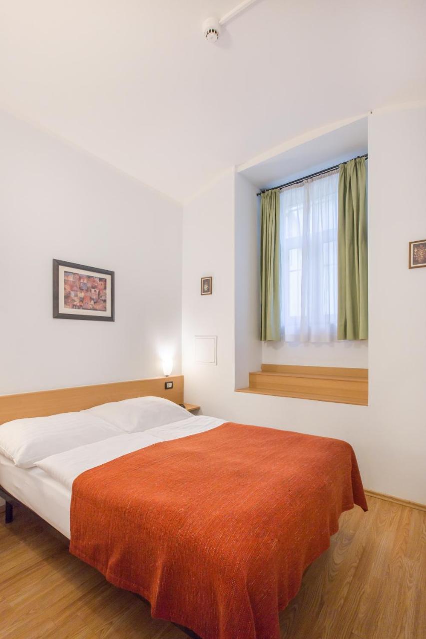 Duskova Apartments براغ المظهر الخارجي الصورة