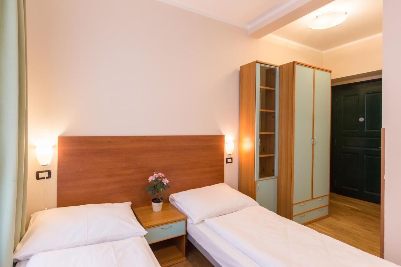 Duskova Apartments براغ المظهر الخارجي الصورة