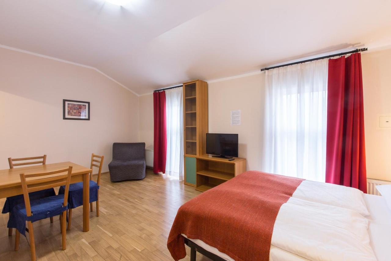 Duskova Apartments براغ المظهر الخارجي الصورة
